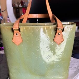 0
Louis Vuitton Vernis Monogram Houston Bag